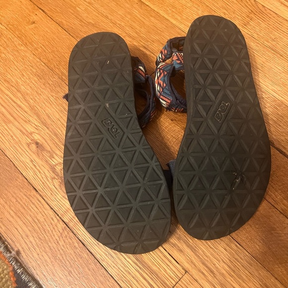 Vintage women’s tevas sandals size 7 with cool straps - Picture 2 of 3
